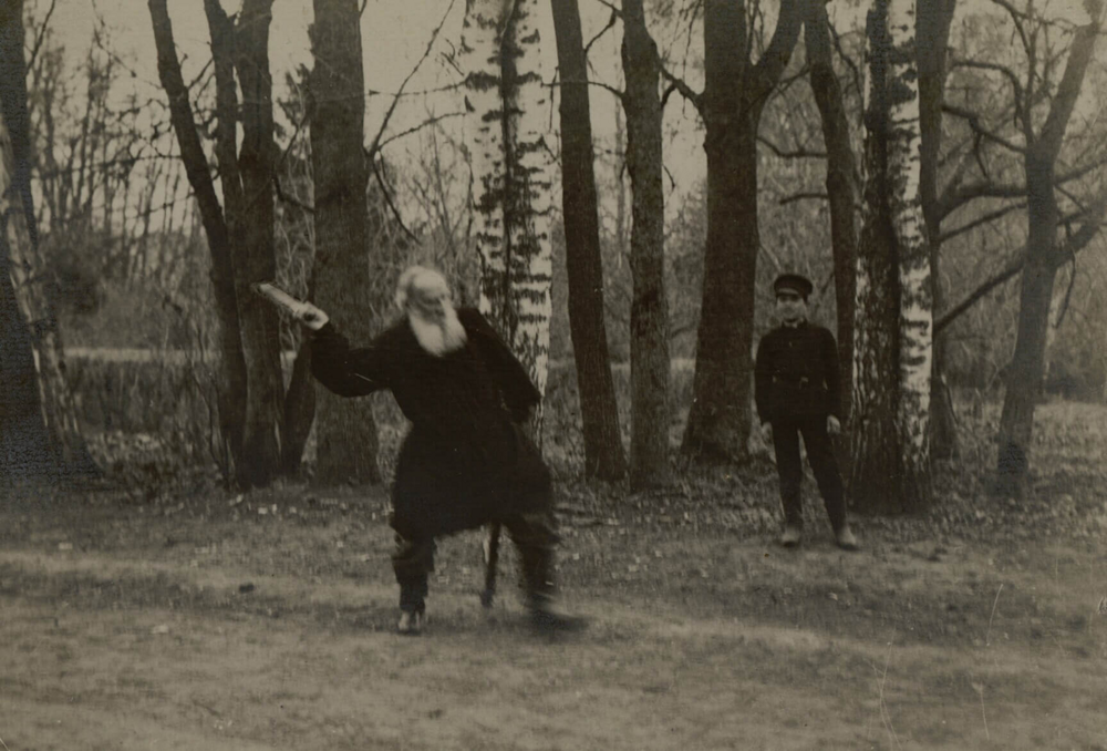 Как Лев Толстой обращался со своими крепостными. И почему не сразу отпустил их на волю