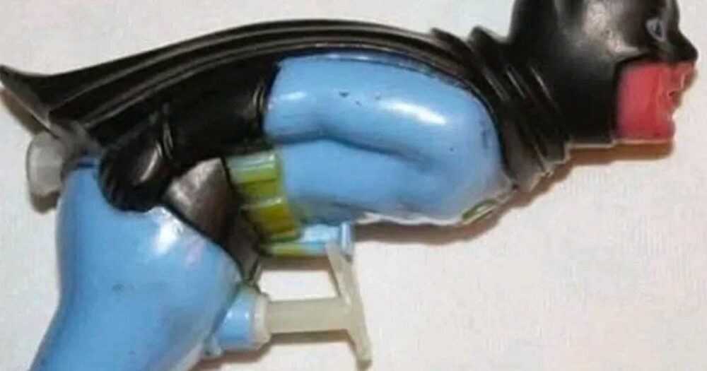 Водяной пистолет из 70-х в виде Бэтмена. Чем дольше на него смотришь, тем хуже становится…