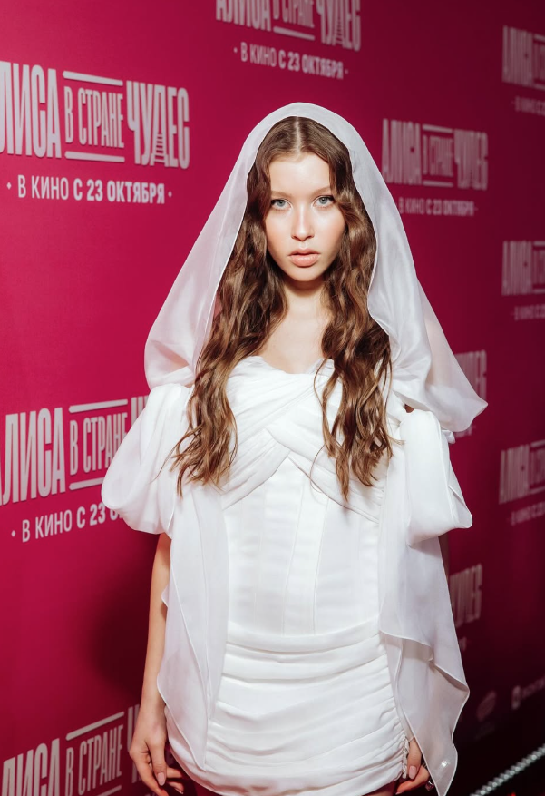 5 дочерей знаменитых родителей, демонстрирующих возрастной диссонанс