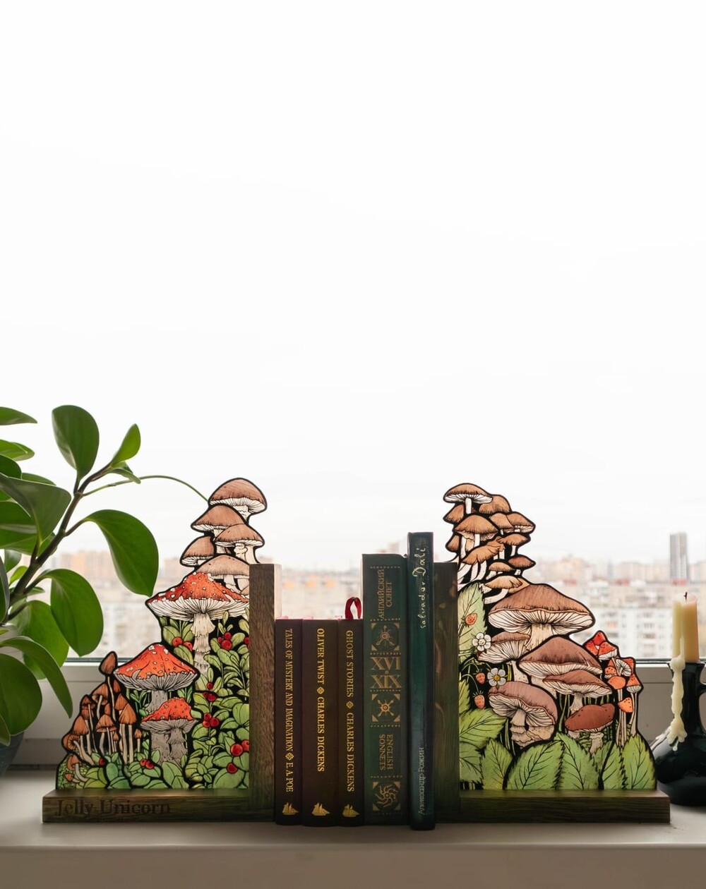 9. Витражная подставка для книг