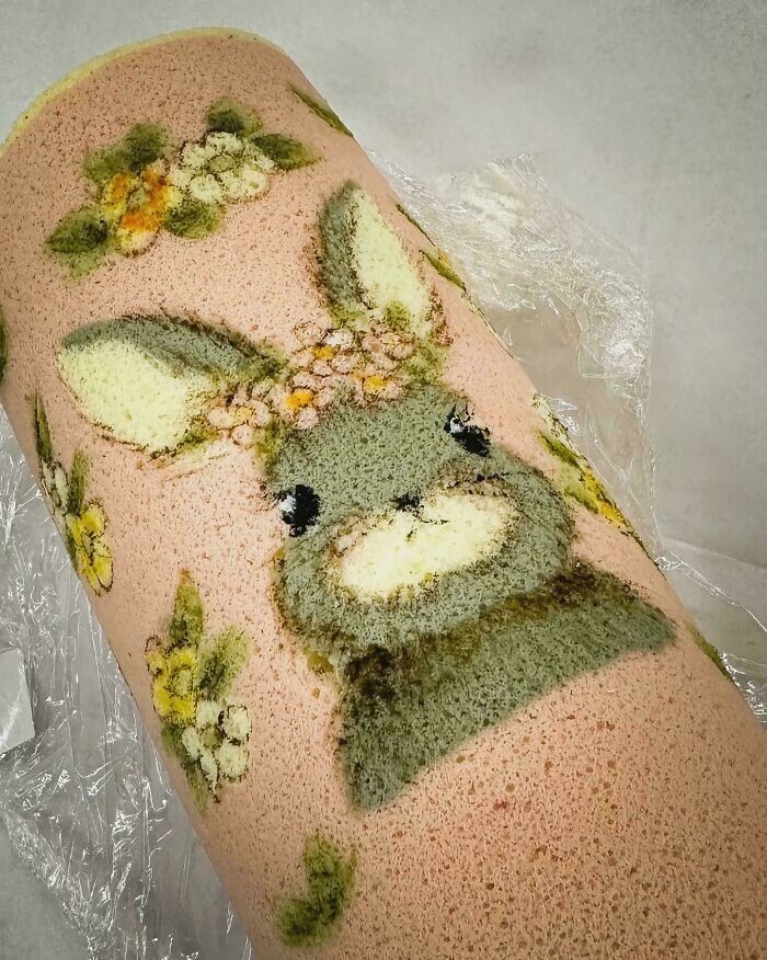 16. Я училась готовить этот рулет-торт. Разрезать его было невыносимо грустно