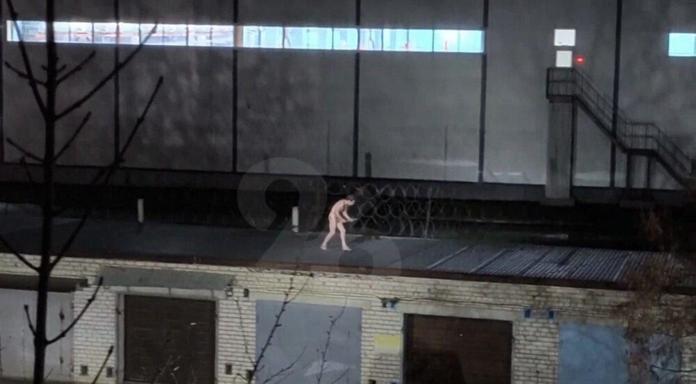 Голый мужчина гулял по крышам гаражей в Ставрополе