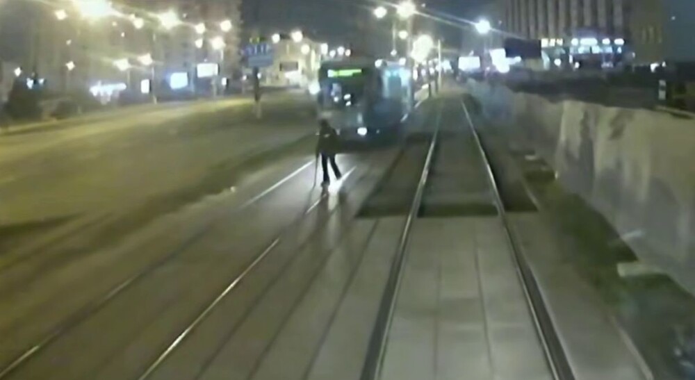 Трамвай сбил пьяного мужчину в Минске