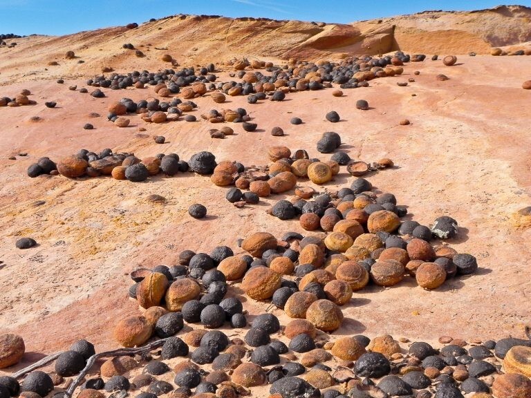 Загадка каменных ягод: от легенд хопи до марсианских тайн