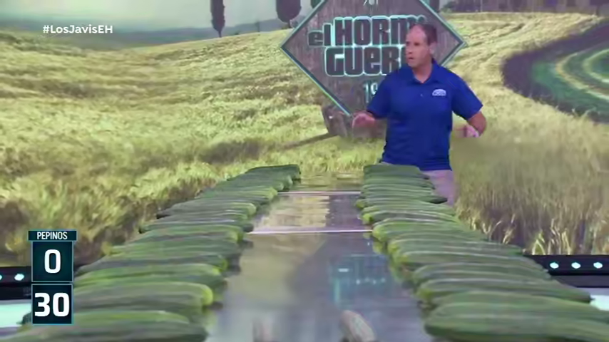 Американец побил рекорд Гиннесса, разломив 65 огурцов за 30 секунд