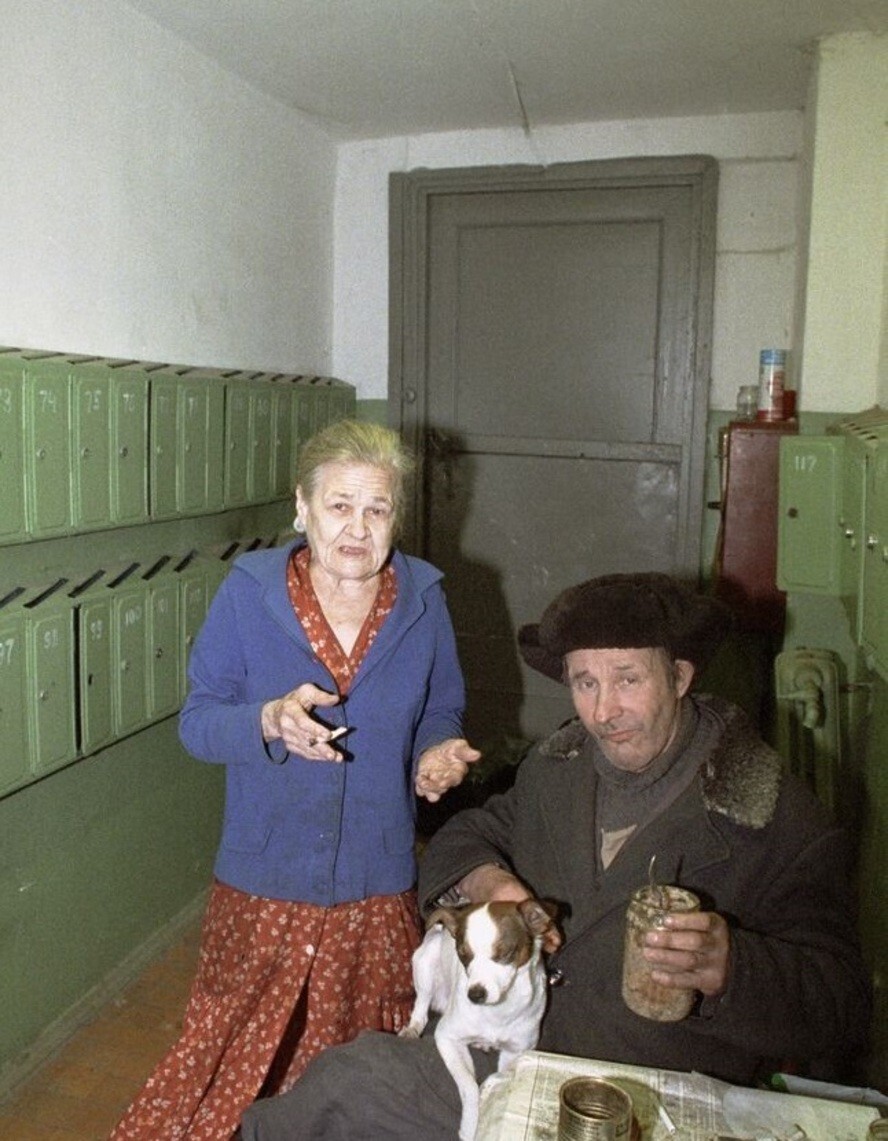 Бывший владелец квартиры по Коровинскому шоссе, д. 8 Н. К. Фокин проживает в подъезде собственного дома