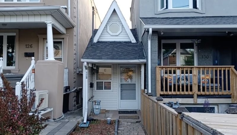 Это самый маленький дом в канадском мегаполисе Торонто