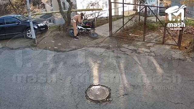 Встретились как то дама с собачкой и питбайкер в Ялте