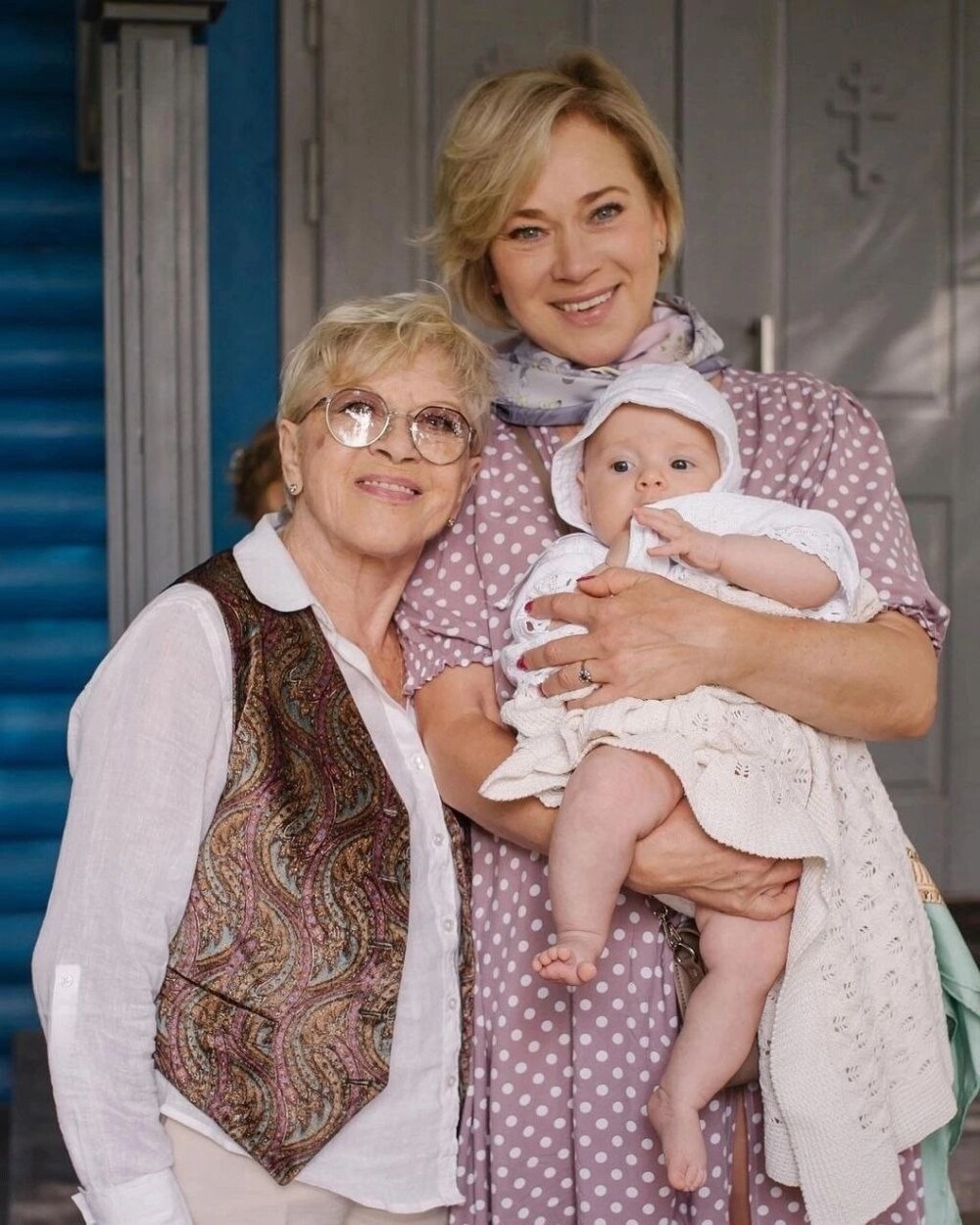 Алиса Фрейндлих с дочкой Варварой и правнуком Юрой