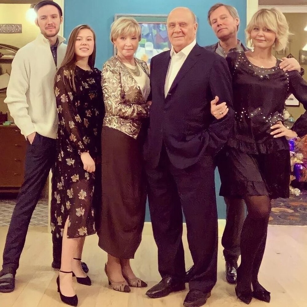 Три поколения семьи Меньшовых.