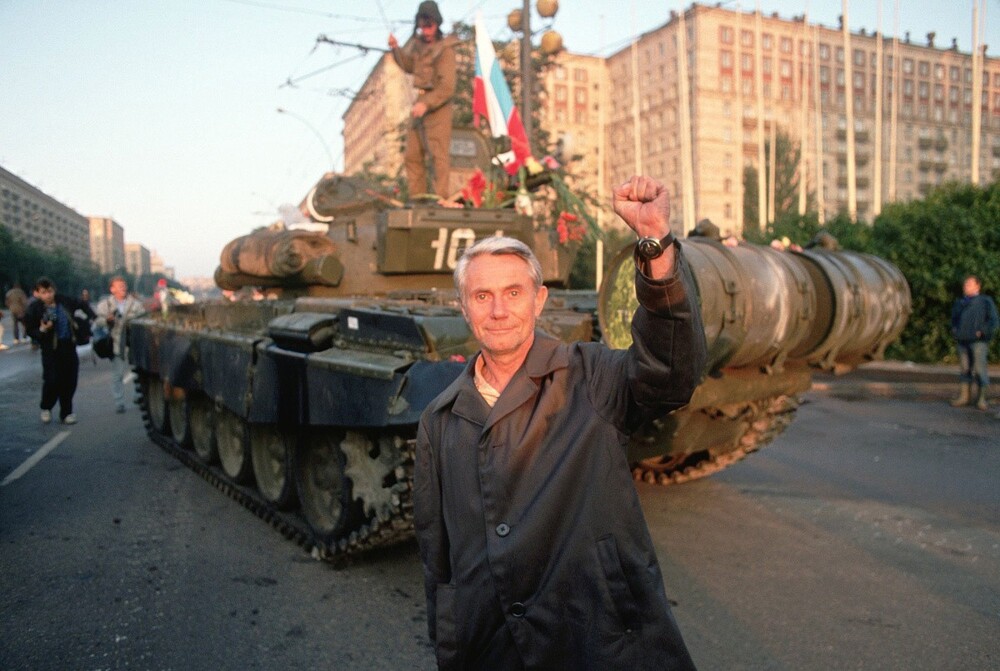 Каждый снимок - как частичка истории. Здесь - Кутузовский проспект.