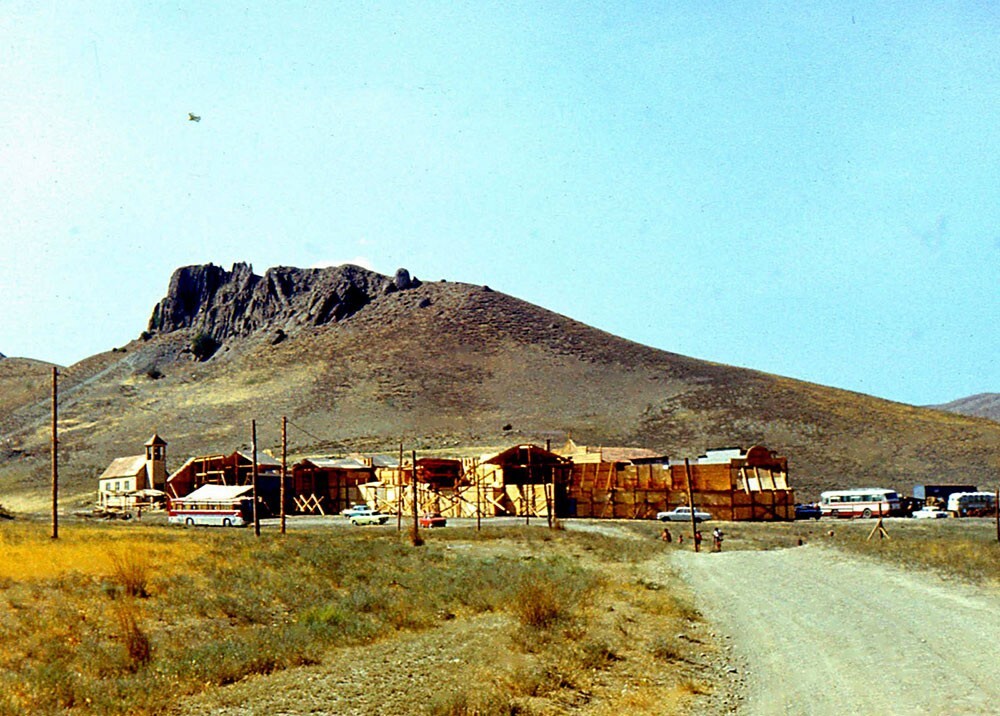 Не только "Ассу" снимали в Крыму в 1986 году. Неподалёку от Планерского на берегу около Тихой бухты вырос целый городок прямиком из Дикого Запада. 