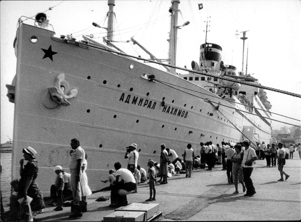 "Адмирал Нахимов" в Ялте 30 августа 1986 года. На следующий день он придёт в Новороссийск, а ночью случится трагедия...