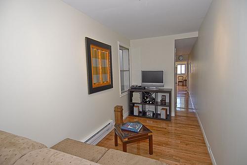 Это самый маленький дом в канадском мегаполисе Торонто