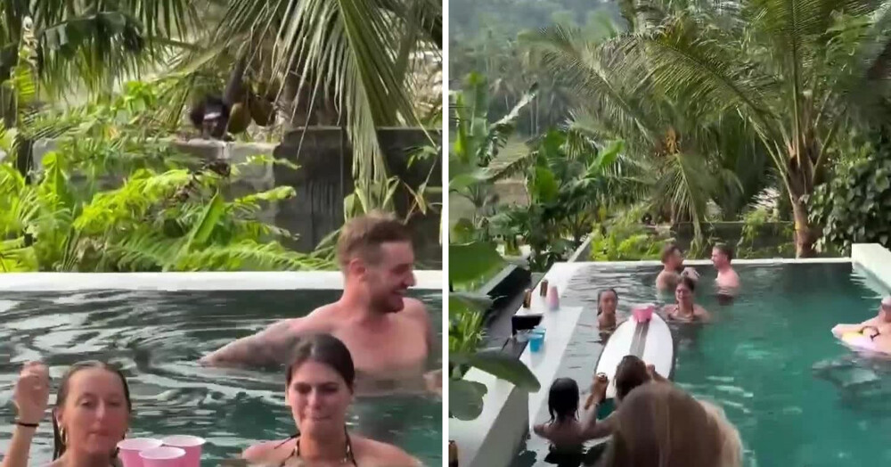 Представитель племени из Шри-Ланки наблюдает за туристами