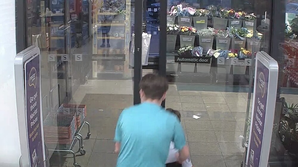 Колясочник мгновенно «исцелился», когда его поймали на воровстве