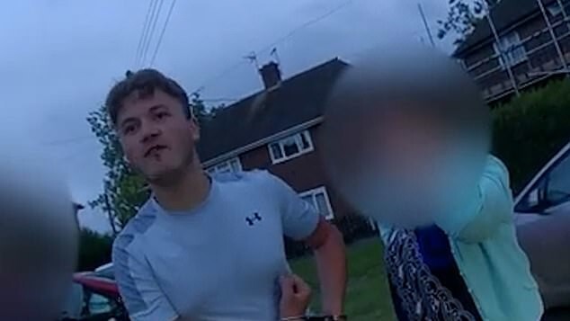 Колясочник мгновенно «исцелился», когда его поймали на воровстве