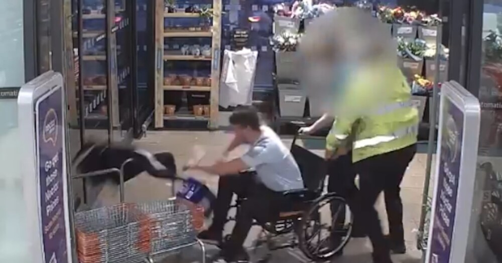 Колясочник мгновенно «исцелился», когда его поймали на воровстве