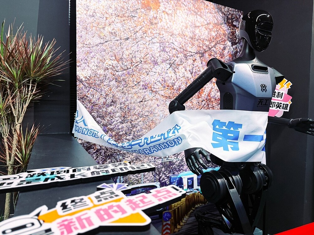 В Пекине открылся первый ресторан с роботизированной тематикой