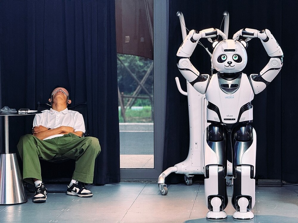 В Пекине открылся первый ресторан с роботизированной тематикой