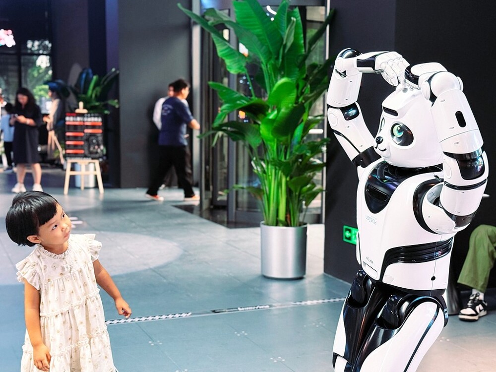 В Пекине открылся первый ресторан с роботизированной тематикой