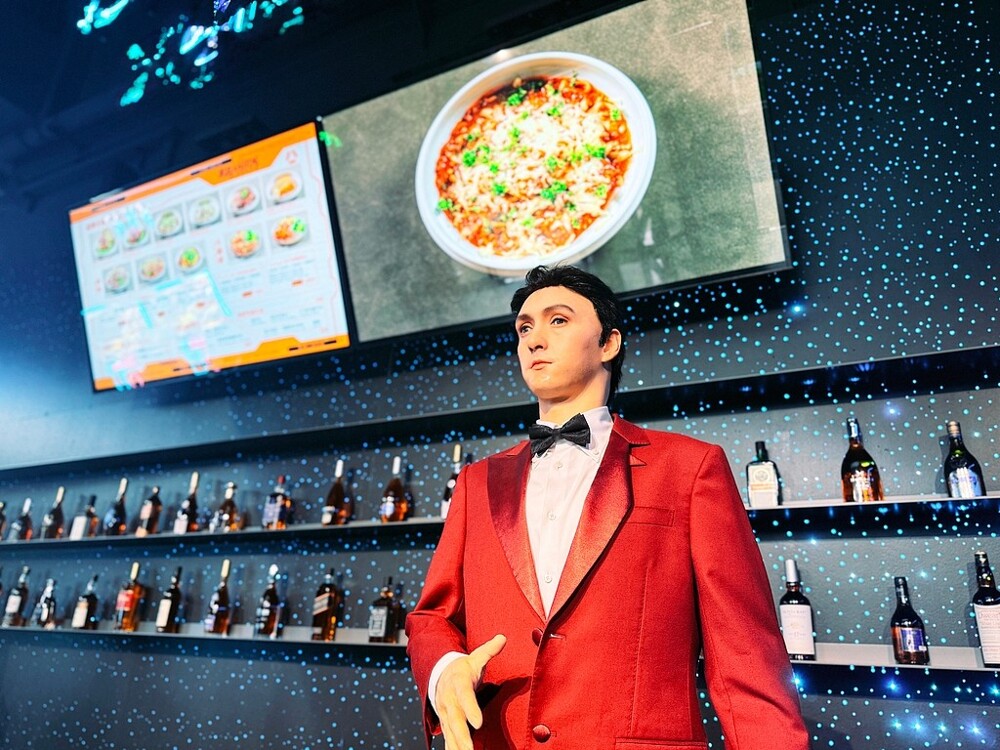 В Пекине открылся первый ресторан с роботизированной тематикой