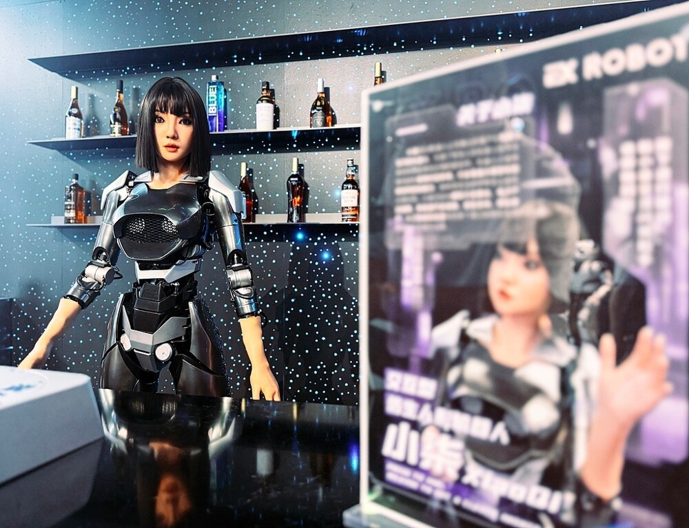 В Пекине открылся первый ресторан с роботизированной тематикой