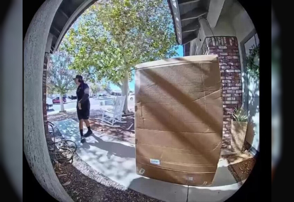 В США телевизор за $1000 разбился после неудачной доставки