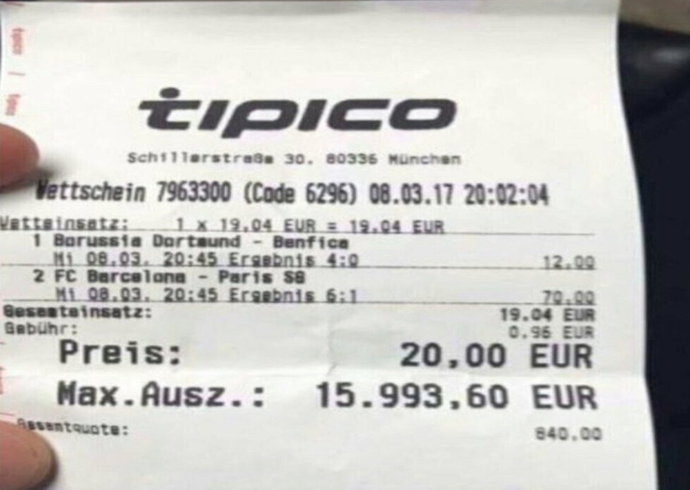 Девушке явно сопутствовала удача, чего нельзя сказать о пойманной рыбе