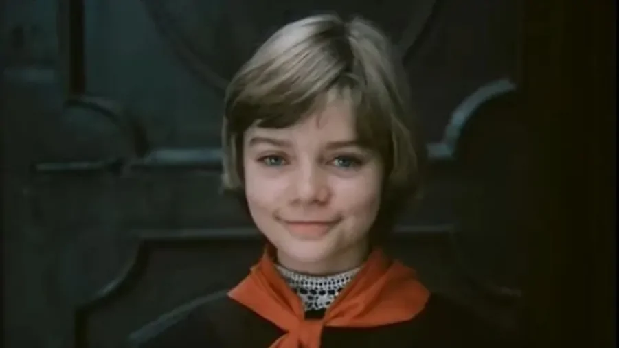 — Вообще–то никто никуда не полетит, — заявила Алиса. (альтернативная версия)⁠