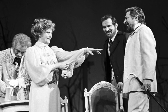 Валентин Гафт, Алиса Фрейндлих, Геннадий Фролов и Игорь Кваша (слева направо) в спектакле «Вишневый сад», 1979 год