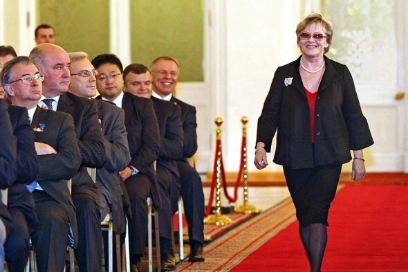 Алиса Фрейндлих во время торжественной церемонии вручения Государственной премии, 2007 год