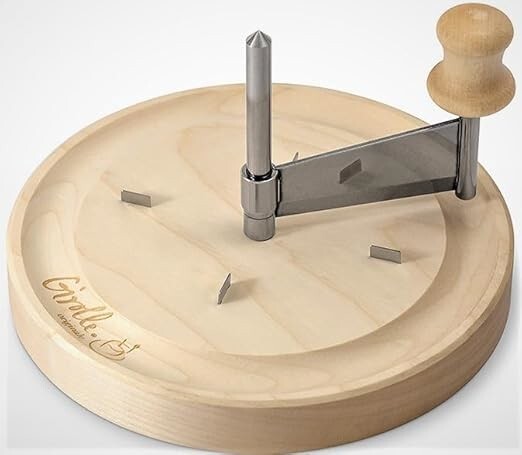 3. Деревянная подставка с вращающимся металлическим лезвием