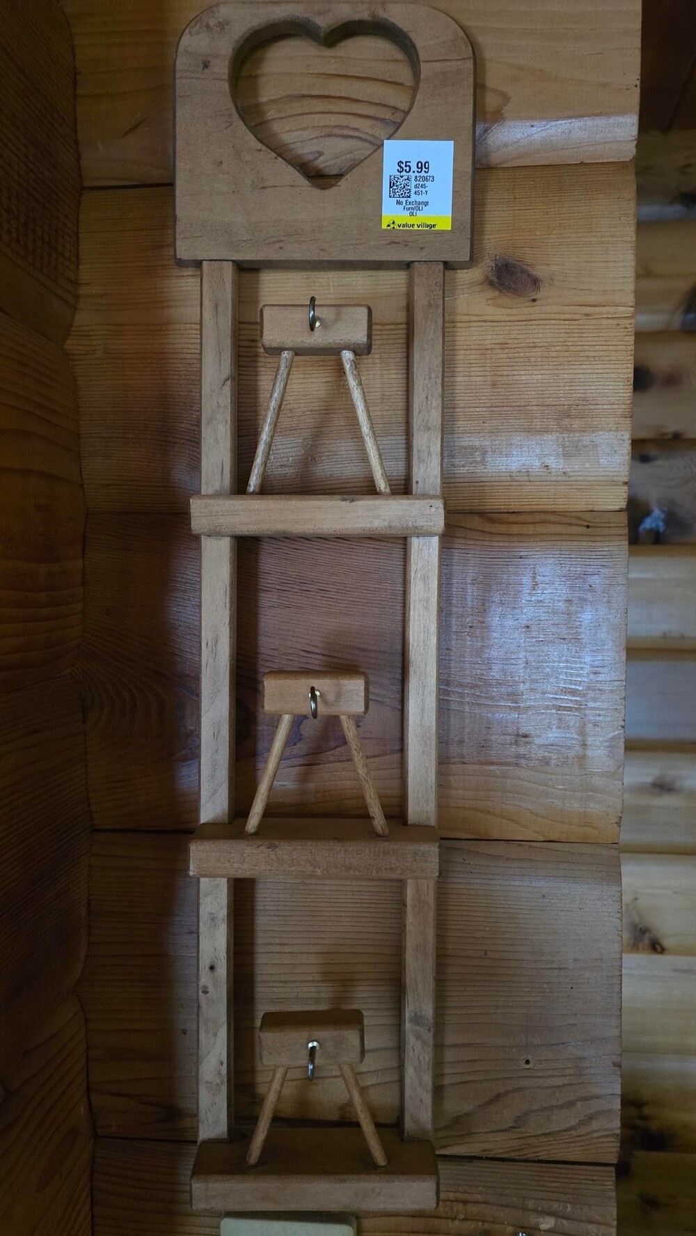 10. Деревянная подвесная полка с вырезом в форме сердца с тремя маленькими металлическими крючками