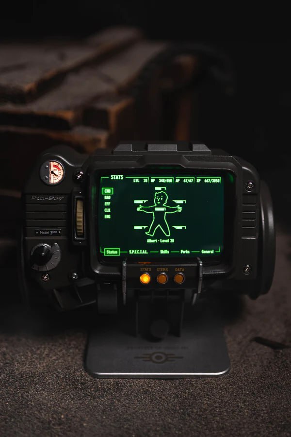 Bethesda выпустила реплику улучшенного Pip-Boy 3000