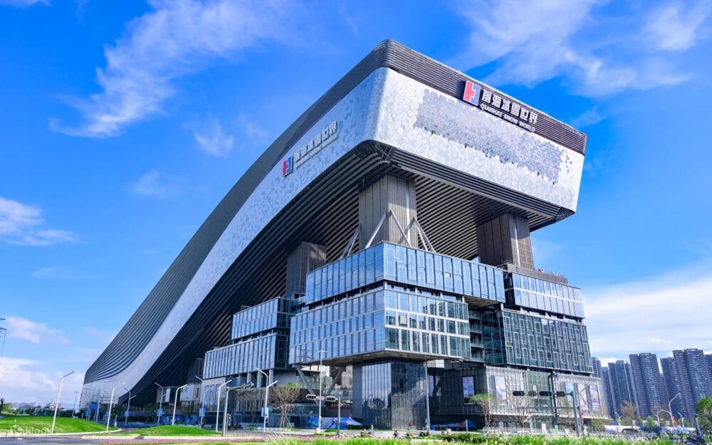 Крупнейший в мире крытый горнолыжный курорт в Китае