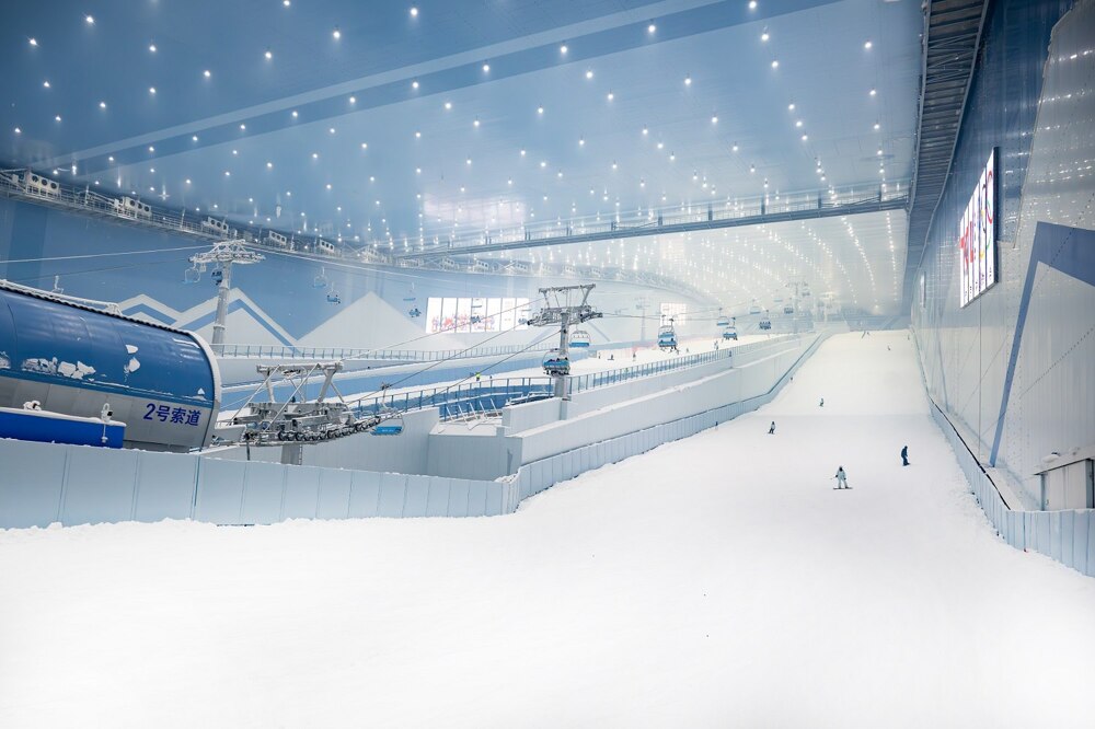 Крупнейший в мире крытый горнолыжный курорт в Китае