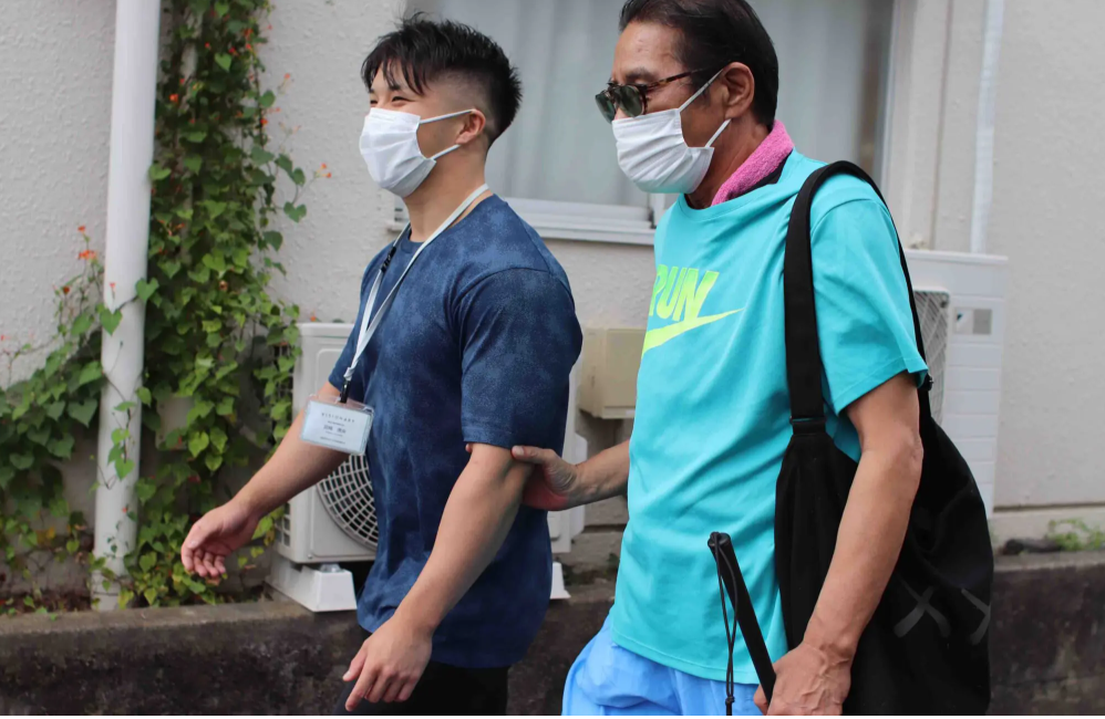 Как качки в японском доме престарелых решают демографический кризис