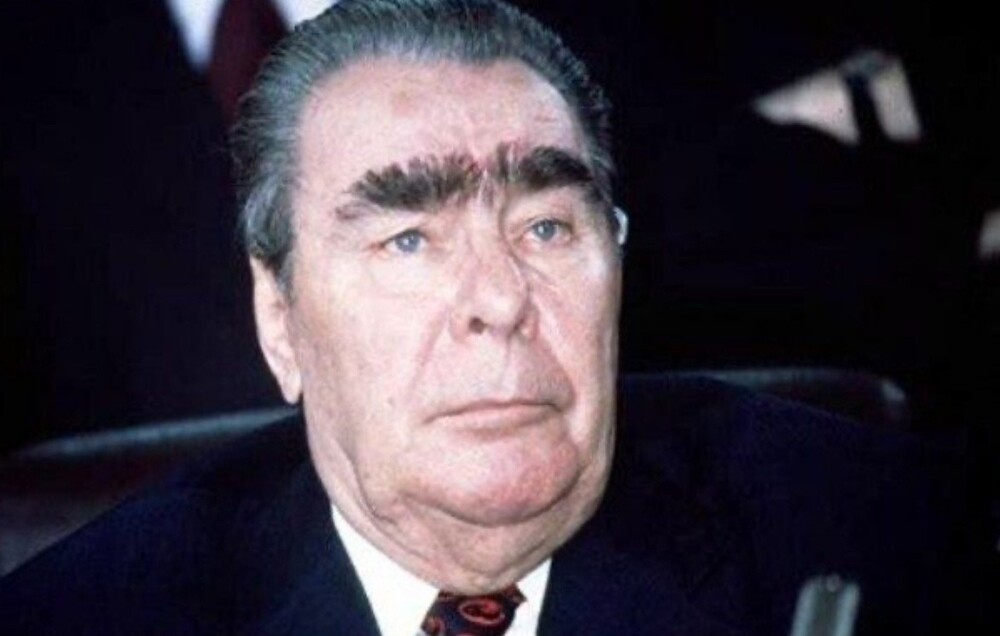 А вдруг у него действительно самые большие брови из известных