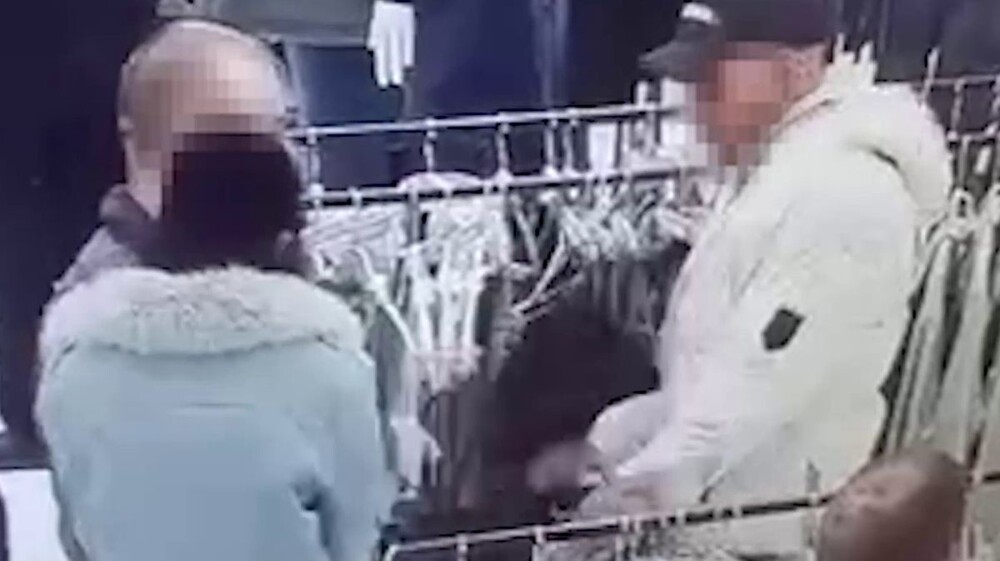 Мужчина украл из магазина одежду на 30 тысяч рублей