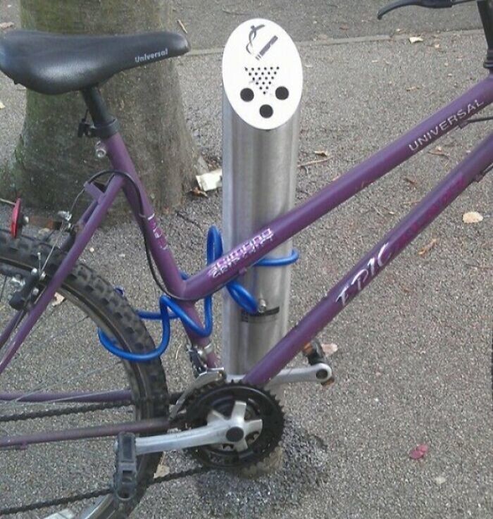 15. Заметил рядом с университетом. Не понимаю, как этот человек смог поступить в ВУЗ