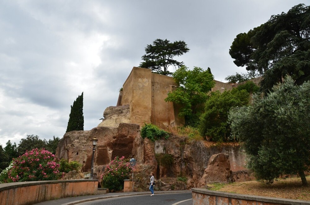 Тарпейская скала: обрыв позора для предателей Рима
