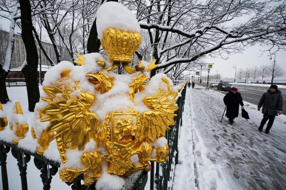 Госдума намерена законодательно закрепить православные кресты на гербе России