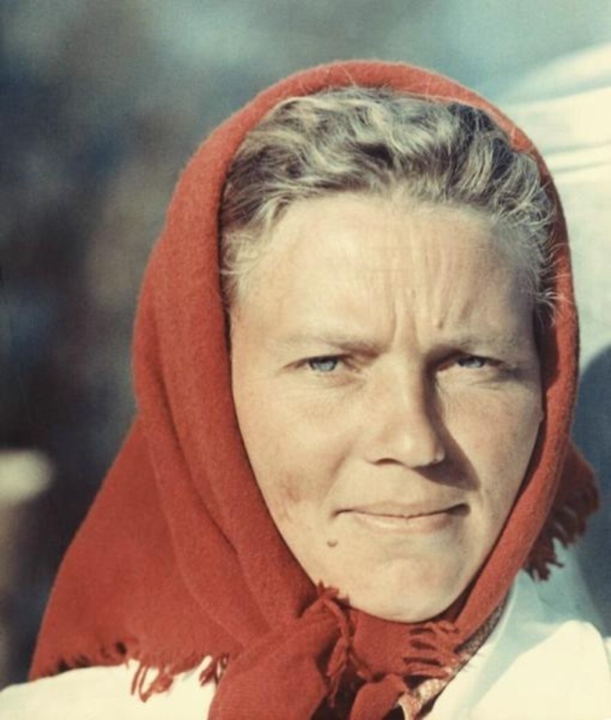 Доярка с Алтая. Из серии «Путешествие по сибирской реке Обь». 1970–1971 годы. Автор: Дмитрий Бальтерманц. Алтайский край.