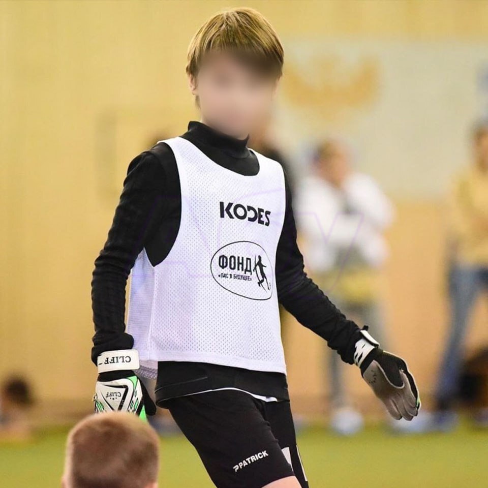 В Подмосковье школьник упал со второго этажа ТЦ, пытаясь достать тюбик упавшей помады подруги