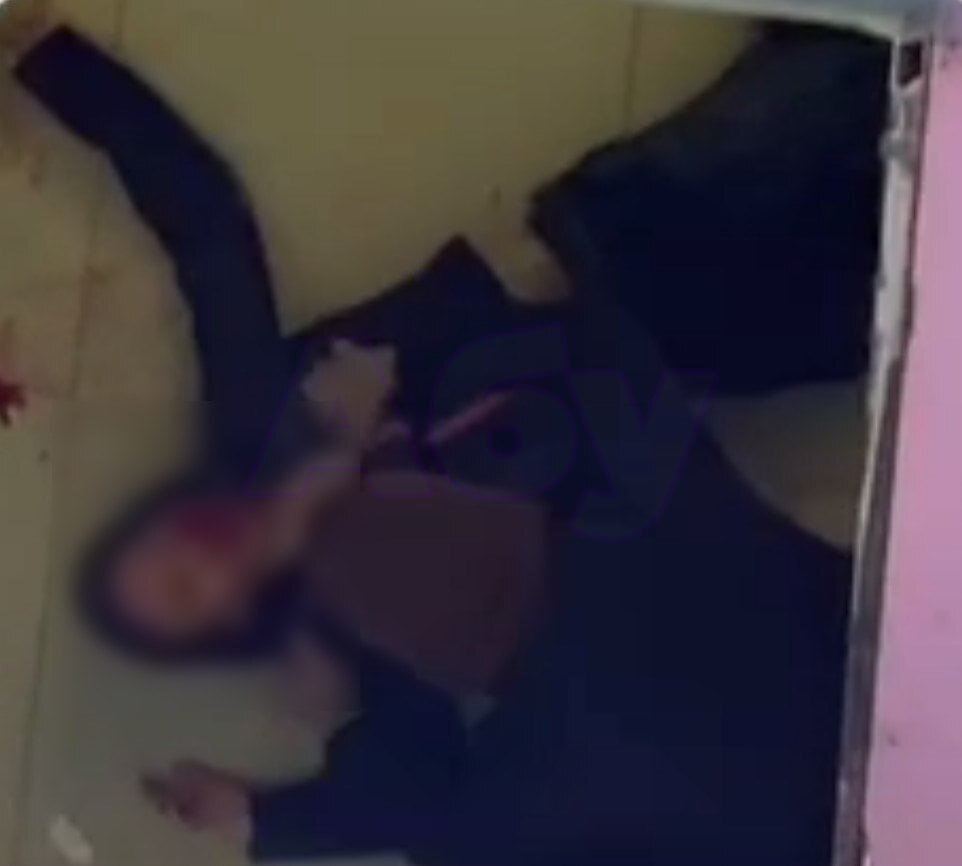 В Подмосковье школьник упал со второго этажа ТЦ, пытаясь достать тюбик упавшей помады подруги