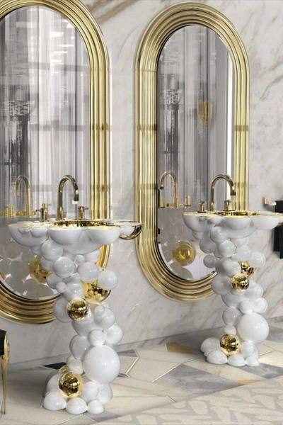 В Свердловской области будущим мамам предлагают "золотые" палаты в роддоме и пластиковую медаль за рождение ребенка