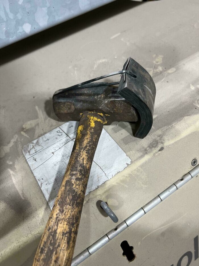 11. Резиновый молоток