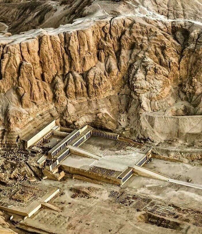 21. Заупокойный храм Хатшепсут в Дейр-эль-Бахри