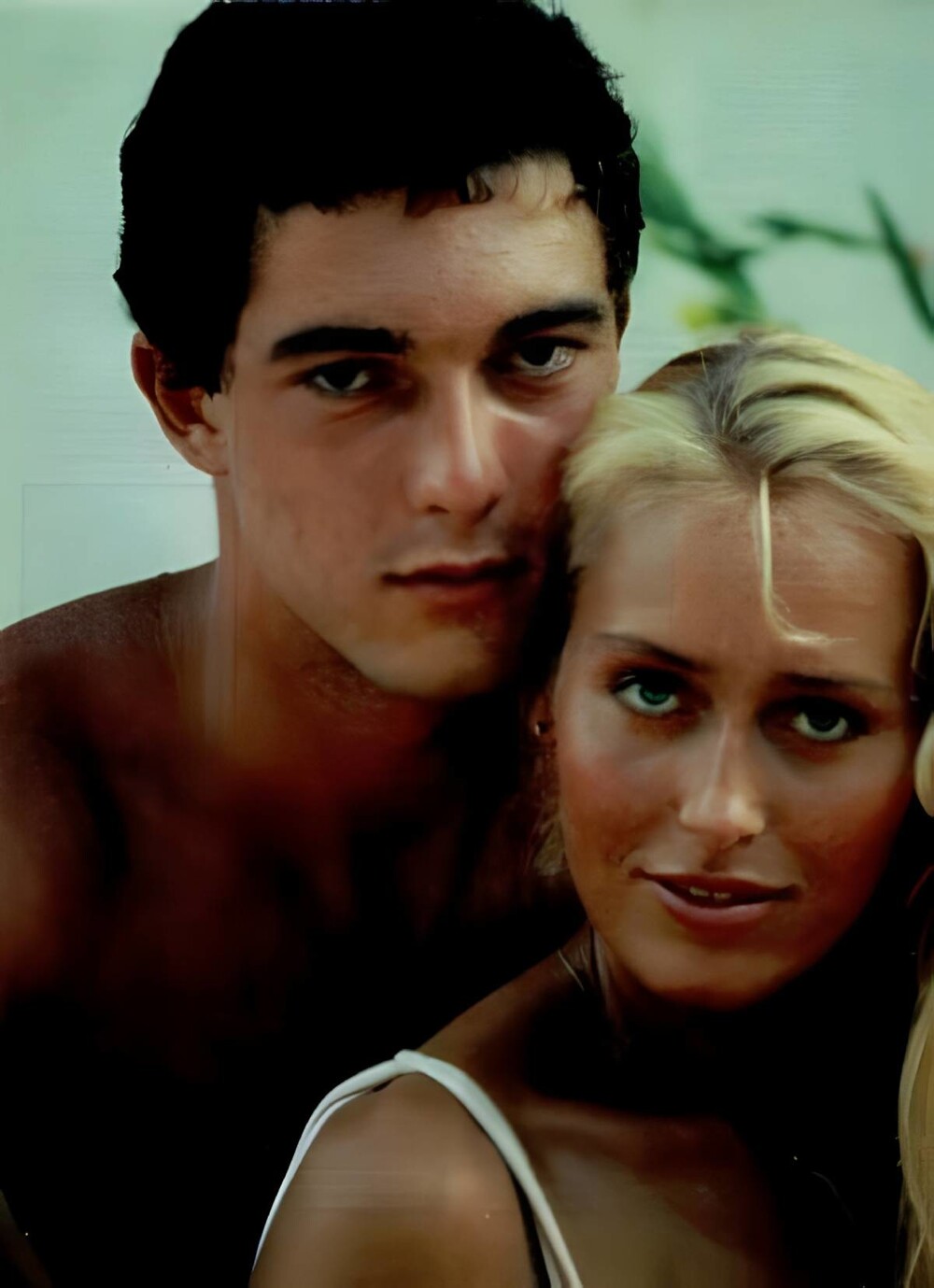 «Она любила меха, а я — свою семью»: как первая красавица Франции променяла нежеланное дитя на свободу